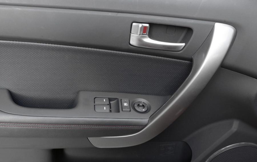  Kia Forte Koup 2009 года  (фото 22 из 169)